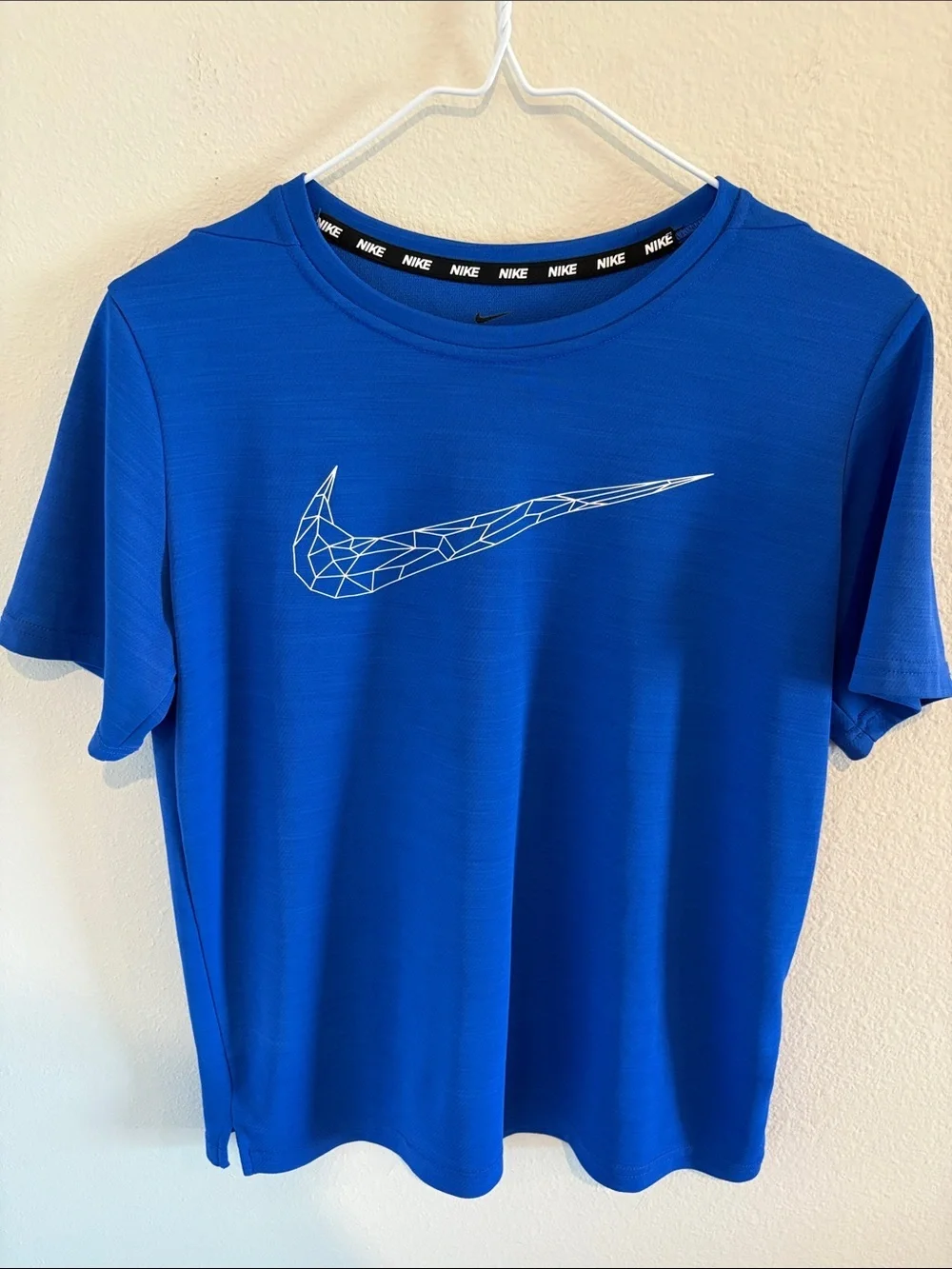 Nike dri- fit Short sleeve Tee shirt NWOT